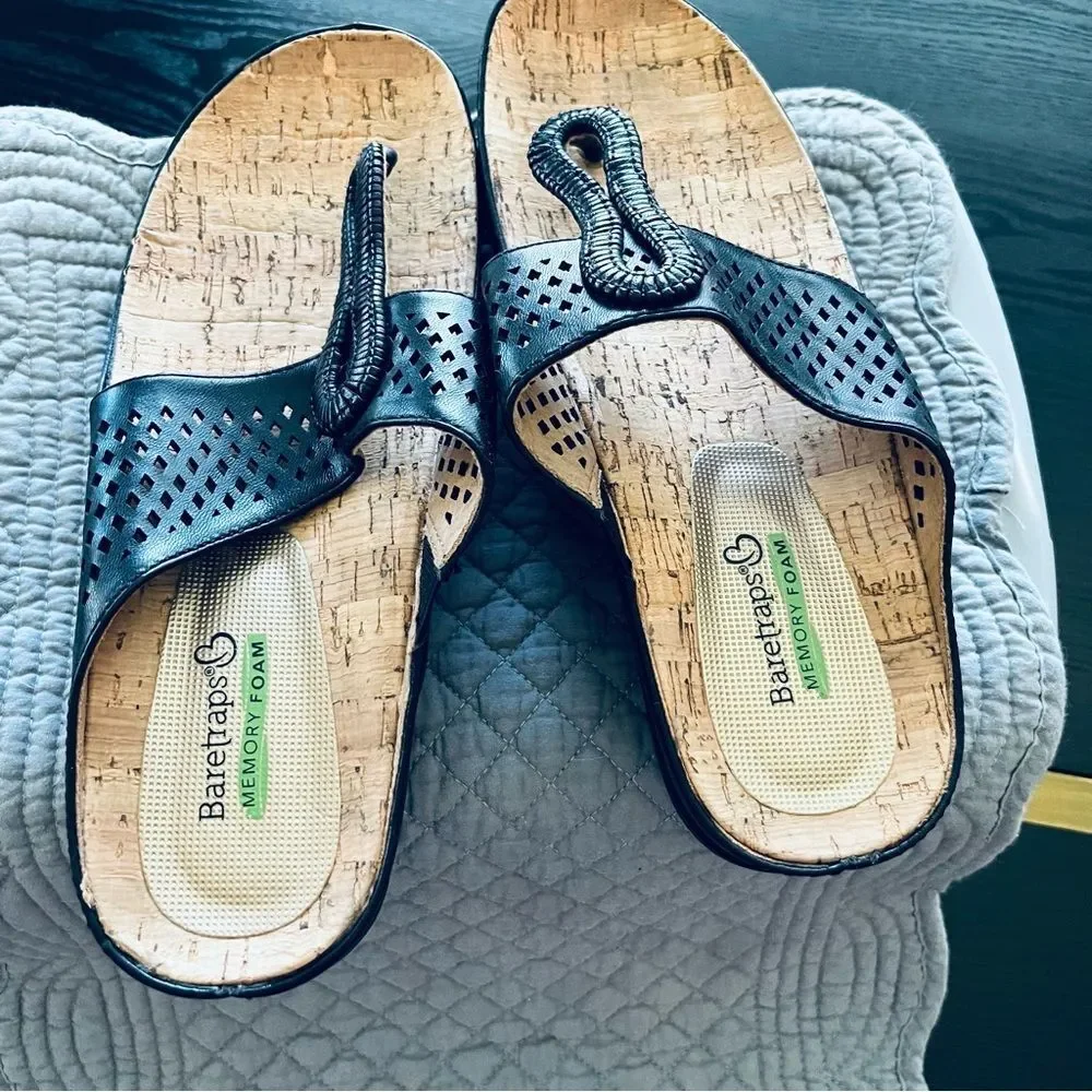BareTraps Black Leather Flip Flop Sandals Memory Foam Cork Insole Size 9 EUC